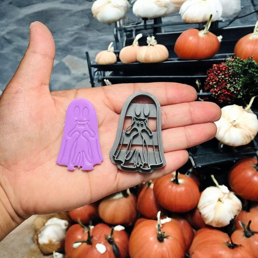 Ghost Holding a Cat   Halloween cutter
